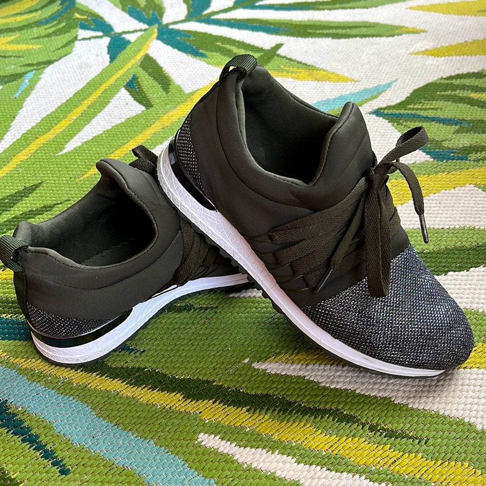 Quipid olive sparkle athletic shoe used GREAT condition size 6.5